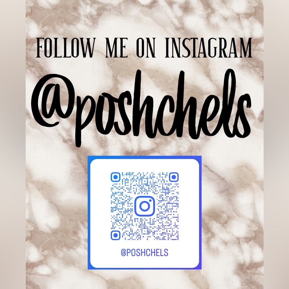 Hey come follow my new instagram! 🖤 @poshchels